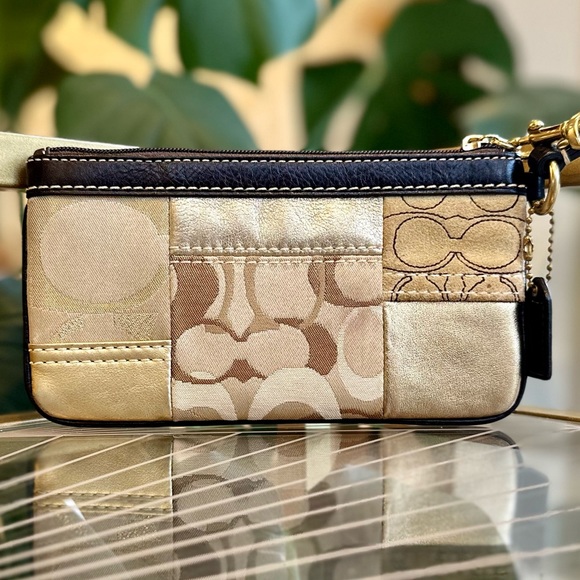 Vintage Coach Golden Patchwork Wristlet, Brown Leather, Signature C’s, Metallic - Picture 1 of 11